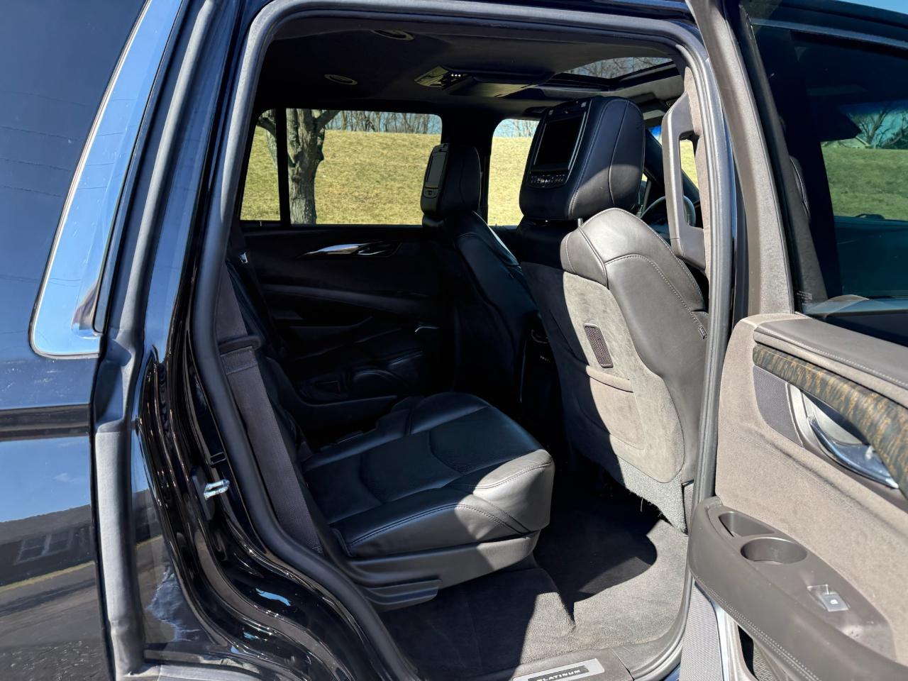 Cadillac Escalade Platinum 4WD 2015