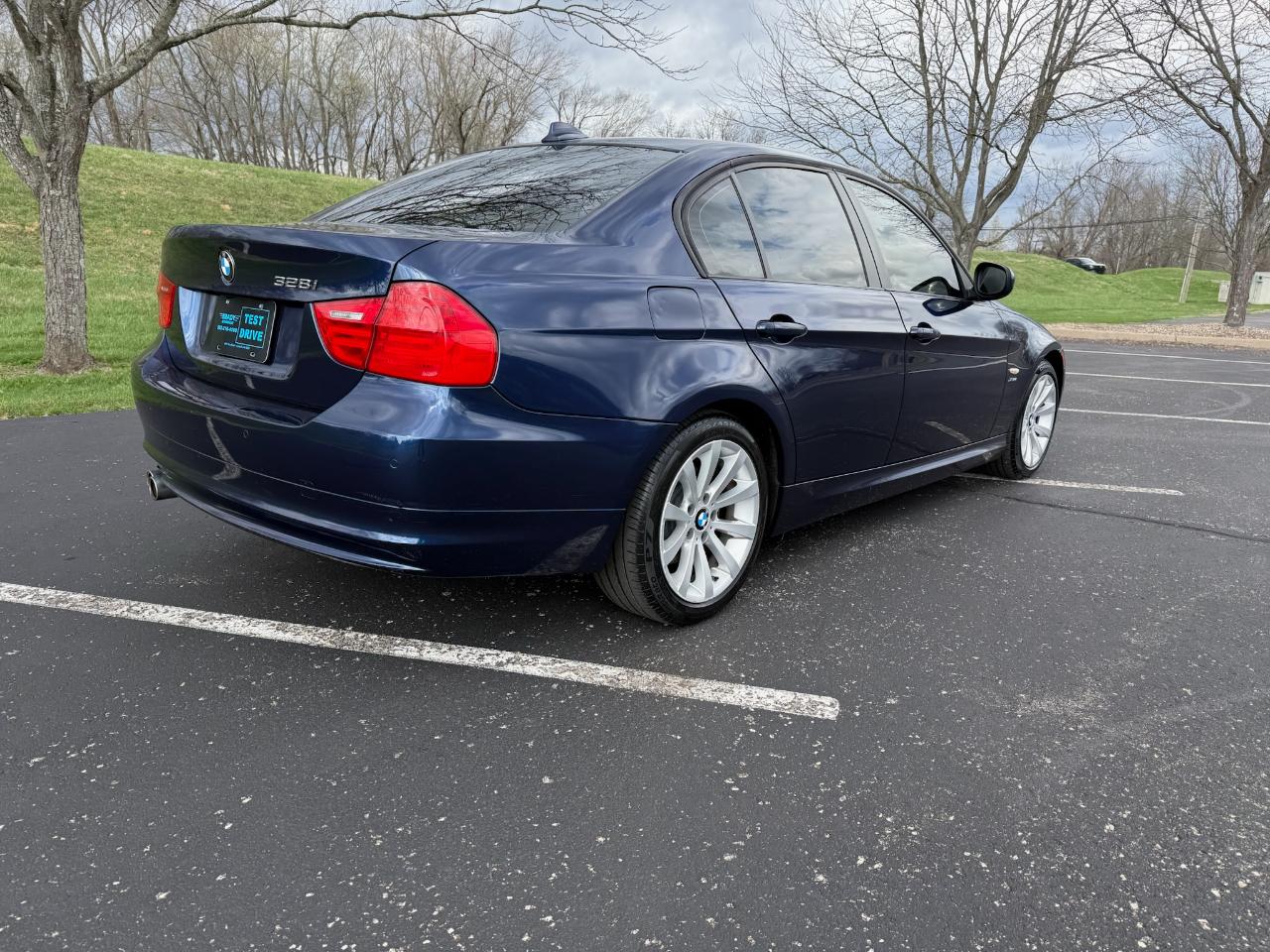 BMW 3-Series 328i xDrive SA 2011