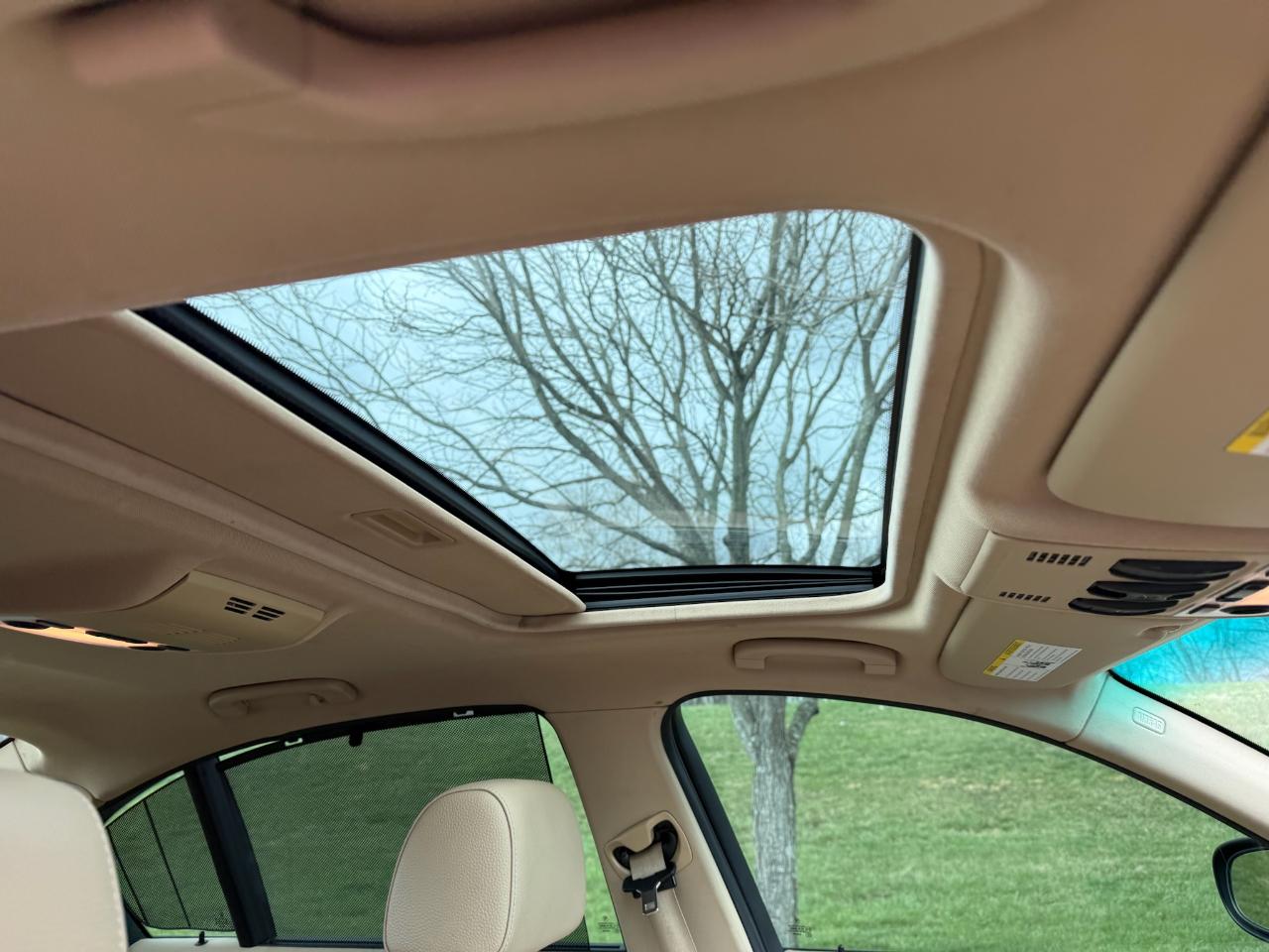 BMW 3-Series 328i xDrive SA 2011