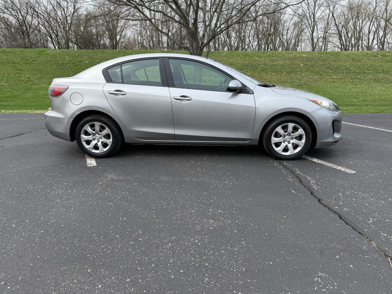 Mazda MAZDA3 i SV AT 4-Door 2013