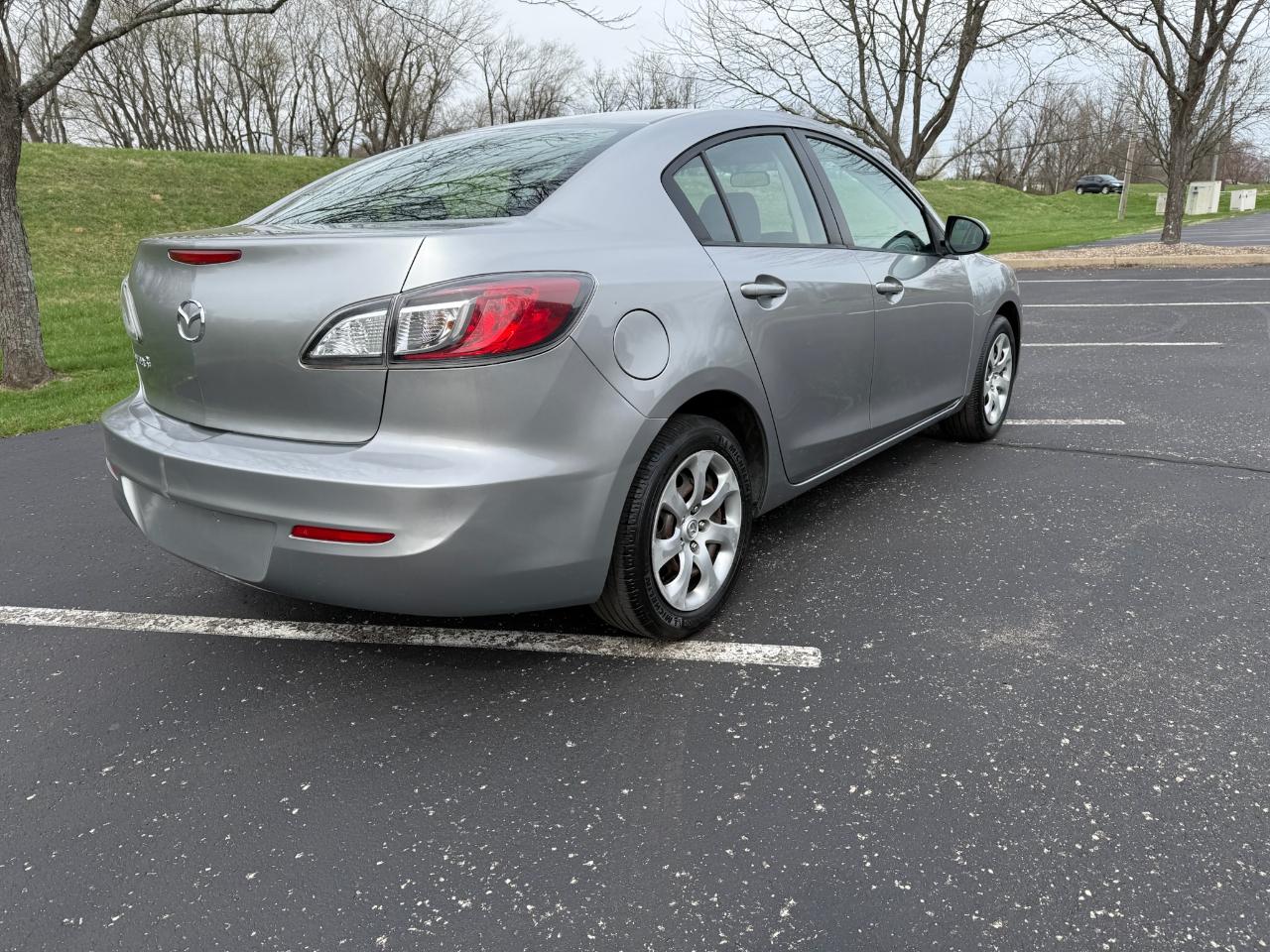Mazda MAZDA3 i SV AT 4-Door 2013