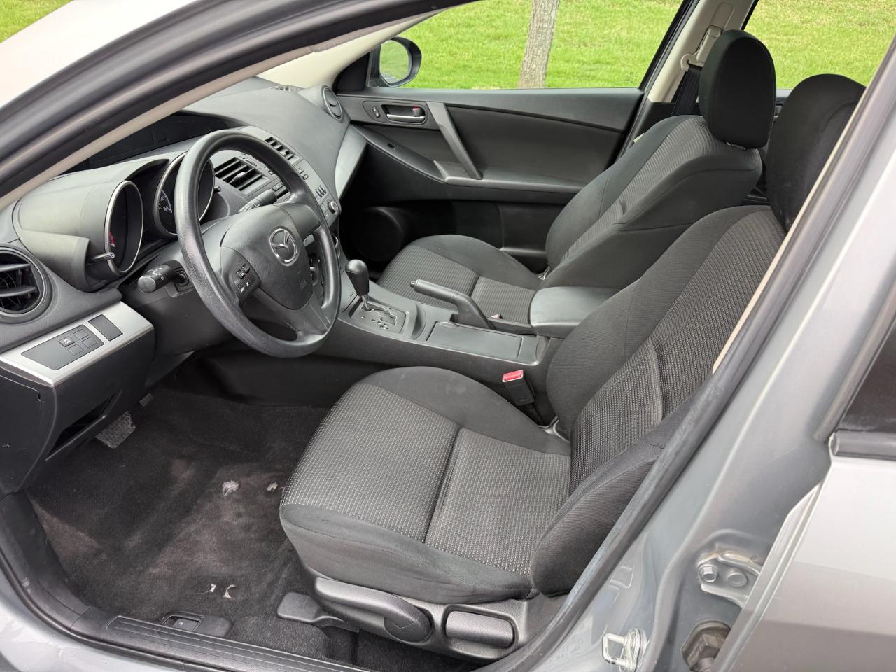 Mazda MAZDA3 i SV AT 4-Door 2013