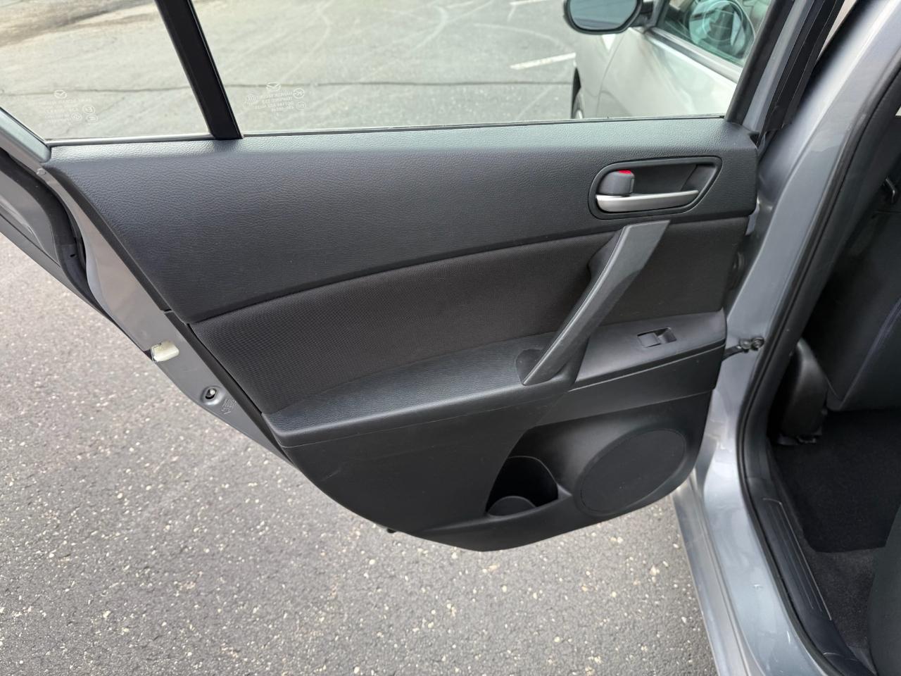 Mazda MAZDA3 i SV AT 4-Door 2013