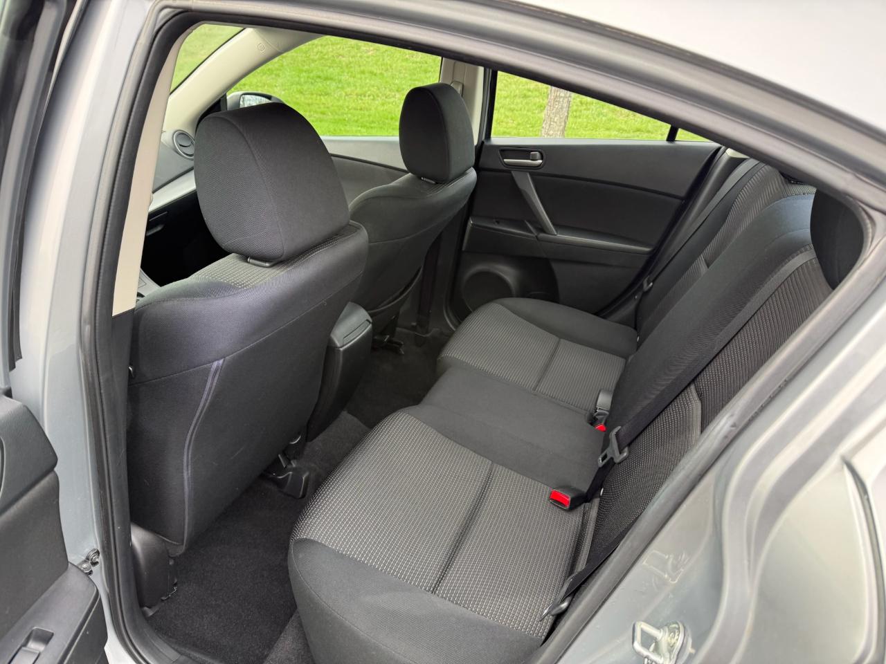 Mazda MAZDA3 i SV AT 4-Door 2013