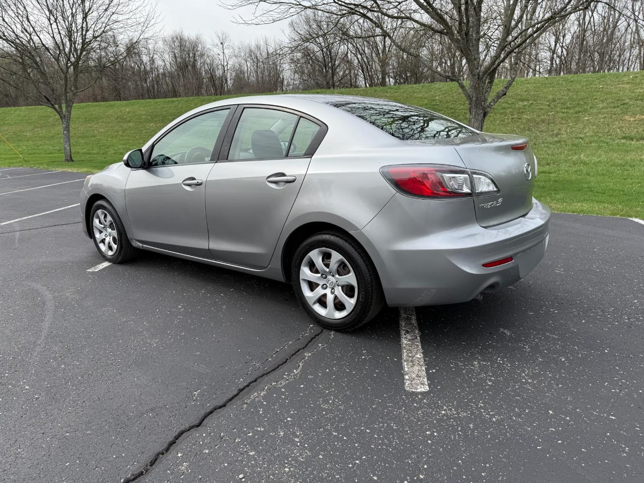 Mazda MAZDA3 i SV AT 4-Door 2013