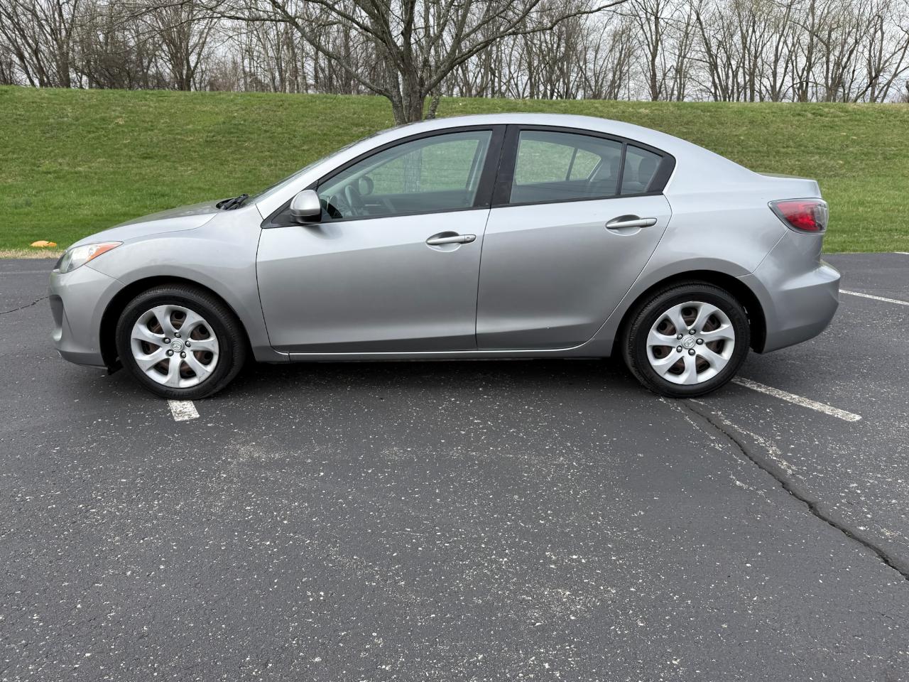 Mazda MAZDA3 i SV AT 4-Door 2013