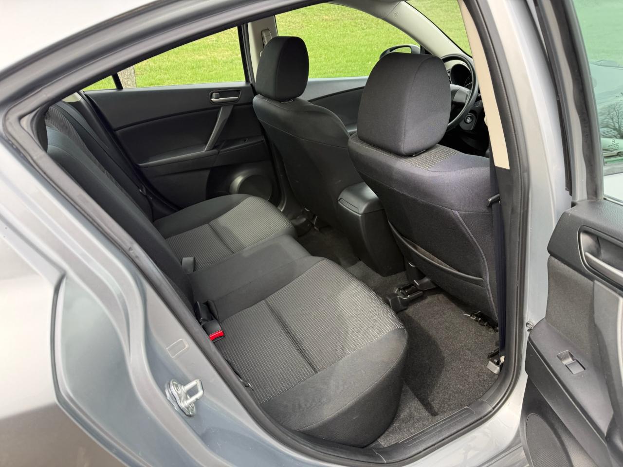 Mazda MAZDA3 i SV AT 4-Door 2013