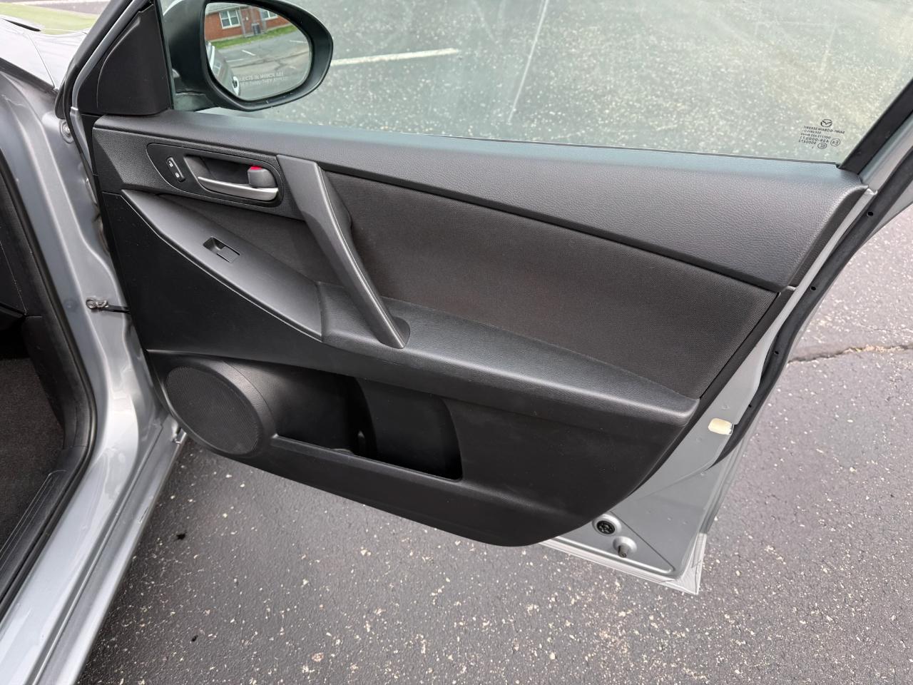 Mazda MAZDA3 i SV AT 4-Door 2013