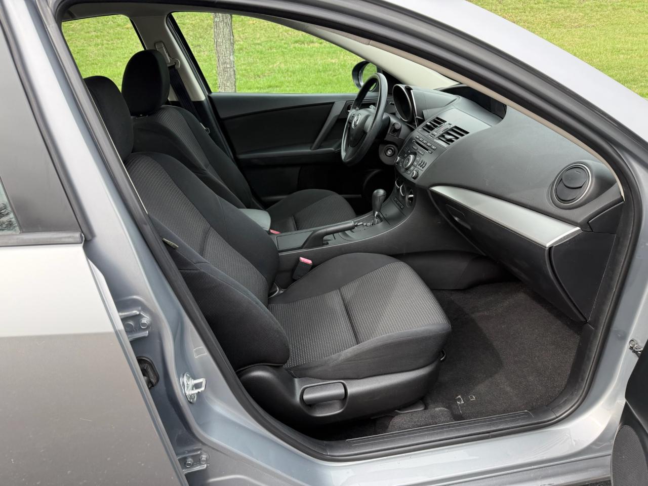 Mazda MAZDA3 i SV AT 4-Door 2013