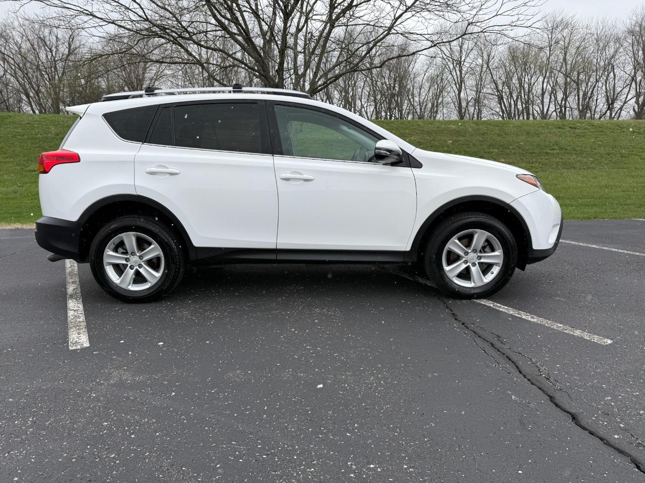 Toyota RAV4 XLE FWD 2014