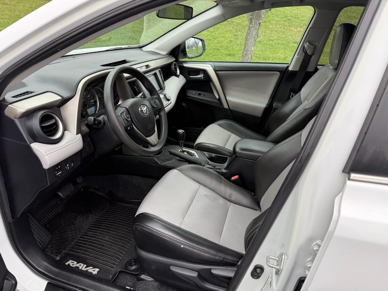 Toyota RAV4 XLE FWD 2014