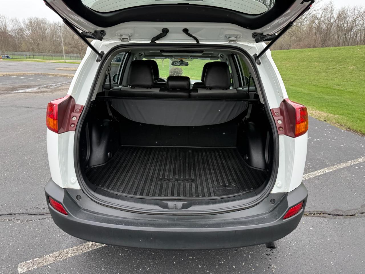 Toyota RAV4 XLE FWD 2014