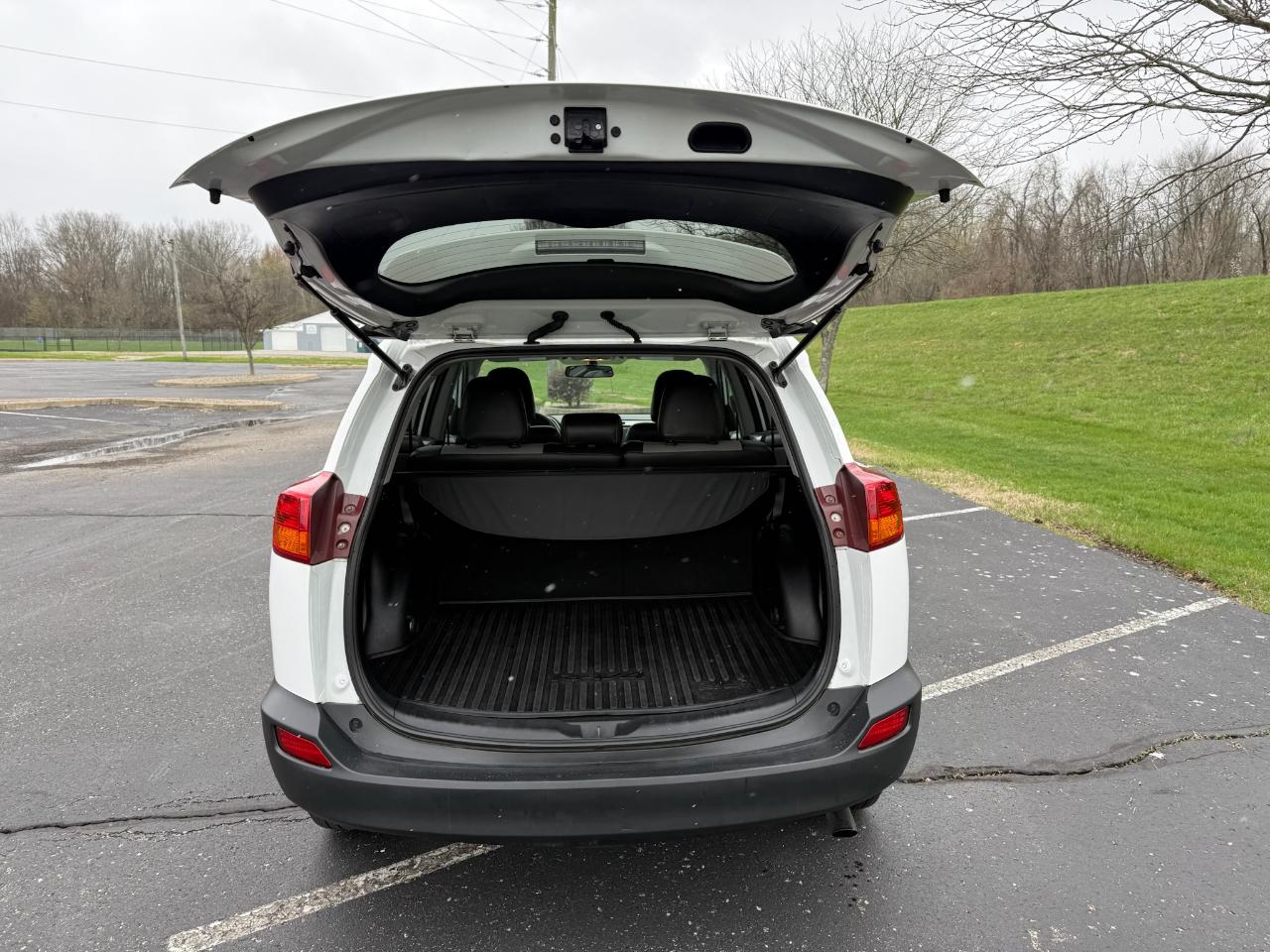 Toyota RAV4 XLE FWD 2014