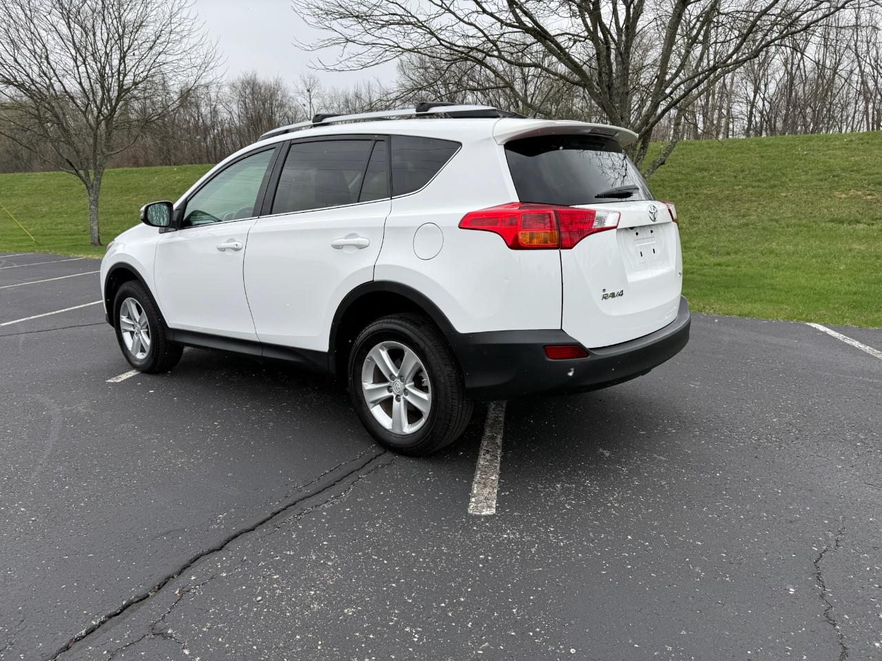 Toyota RAV4 XLE FWD 2014