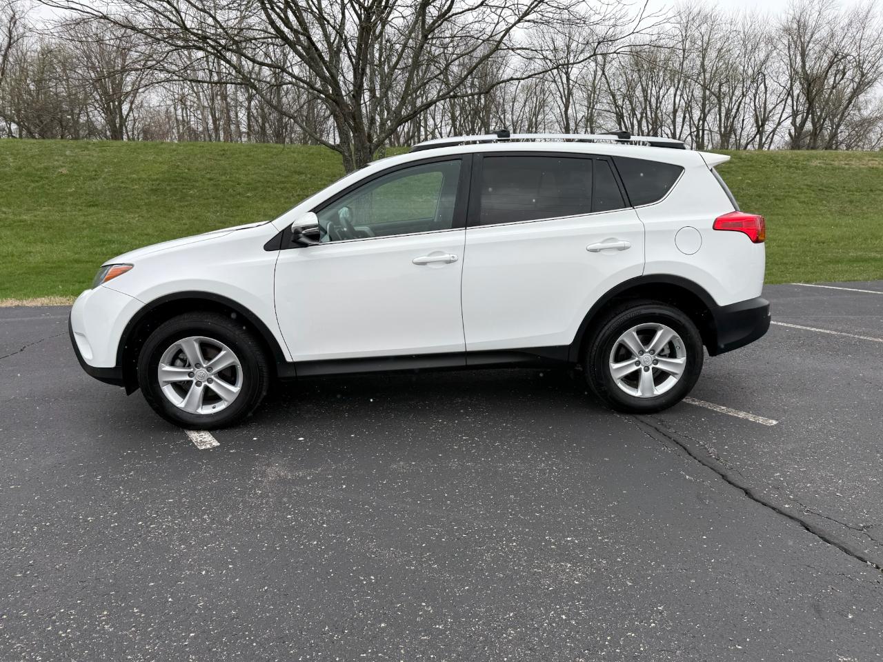 Toyota RAV4 XLE FWD 2014
