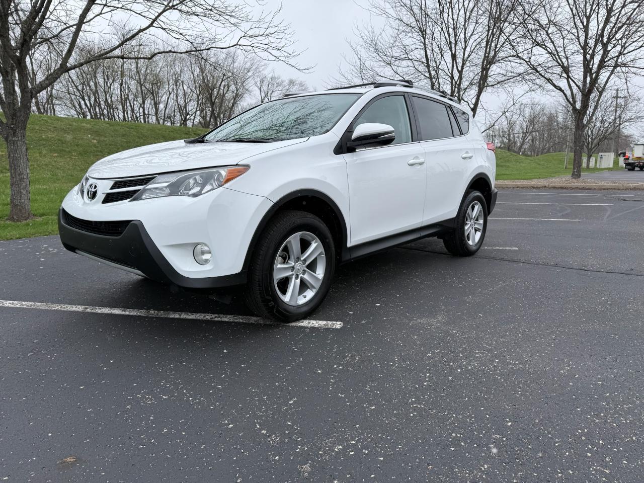 Toyota RAV4 XLE FWD 2014