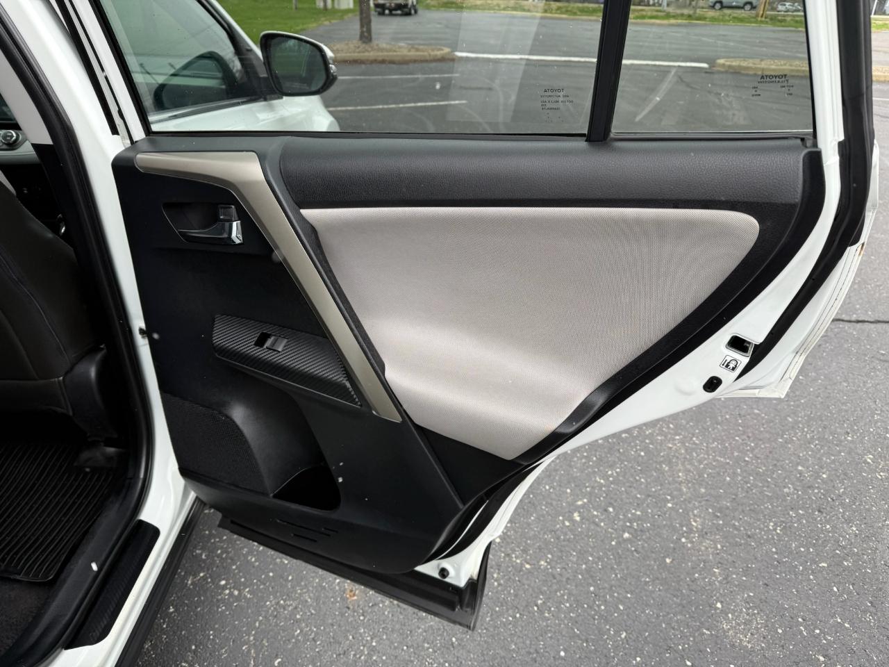 Toyota RAV4 XLE FWD 2014