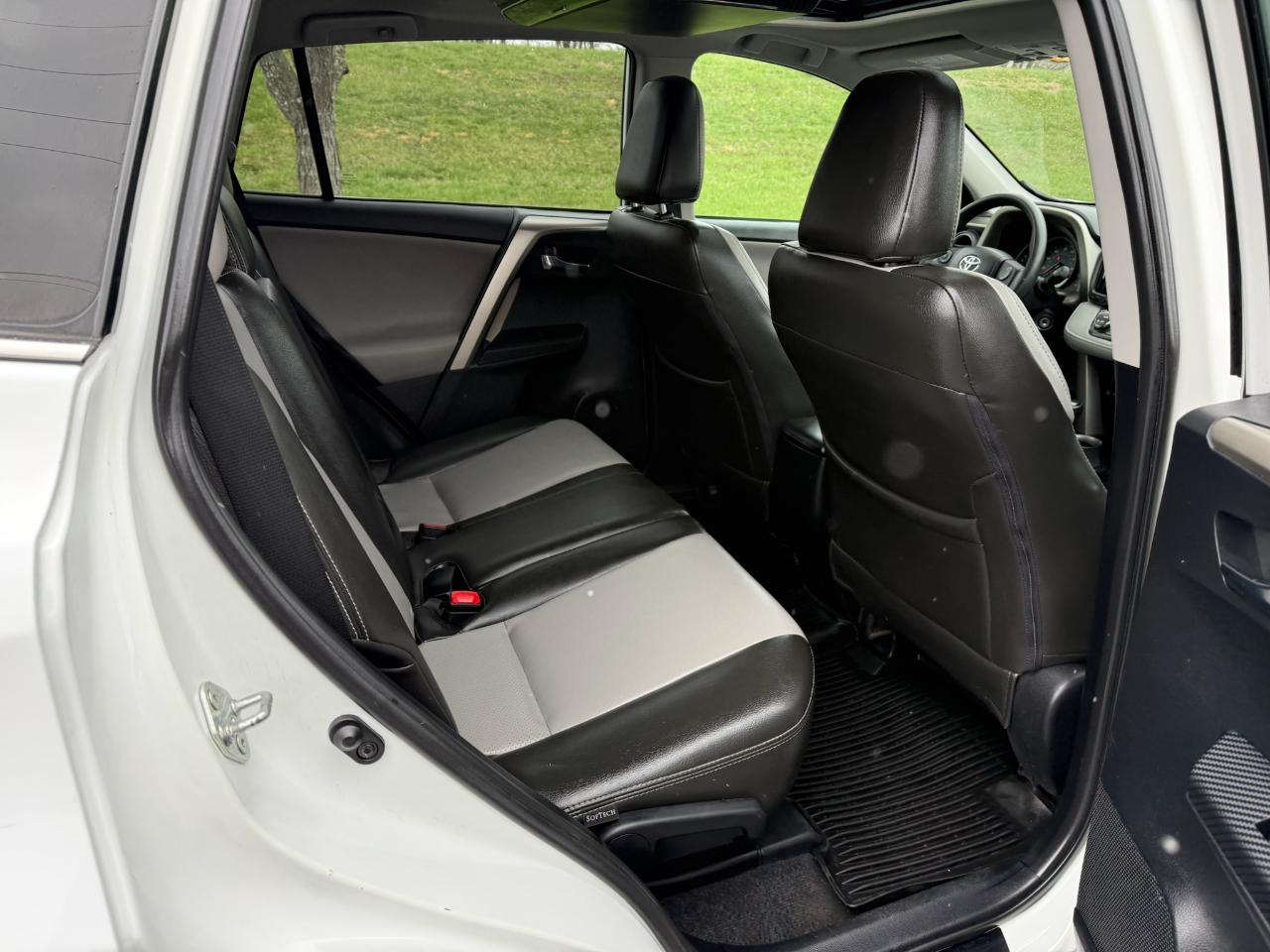 Toyota RAV4 XLE FWD 2014