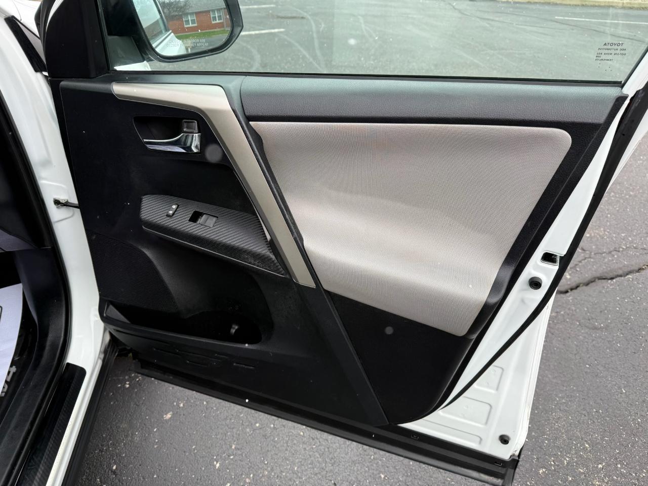 Toyota RAV4 XLE FWD 2014