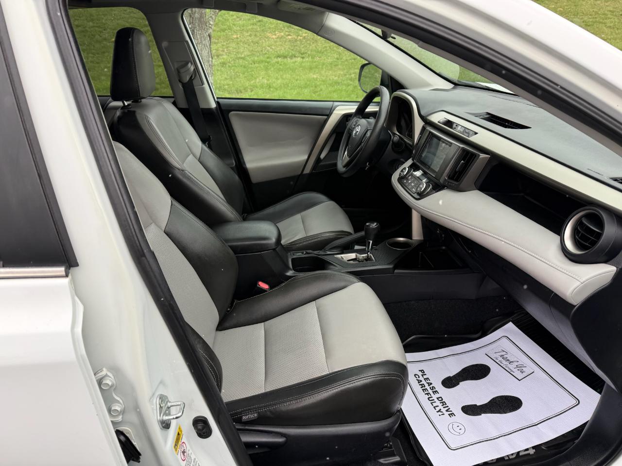 Toyota RAV4 XLE FWD 2014