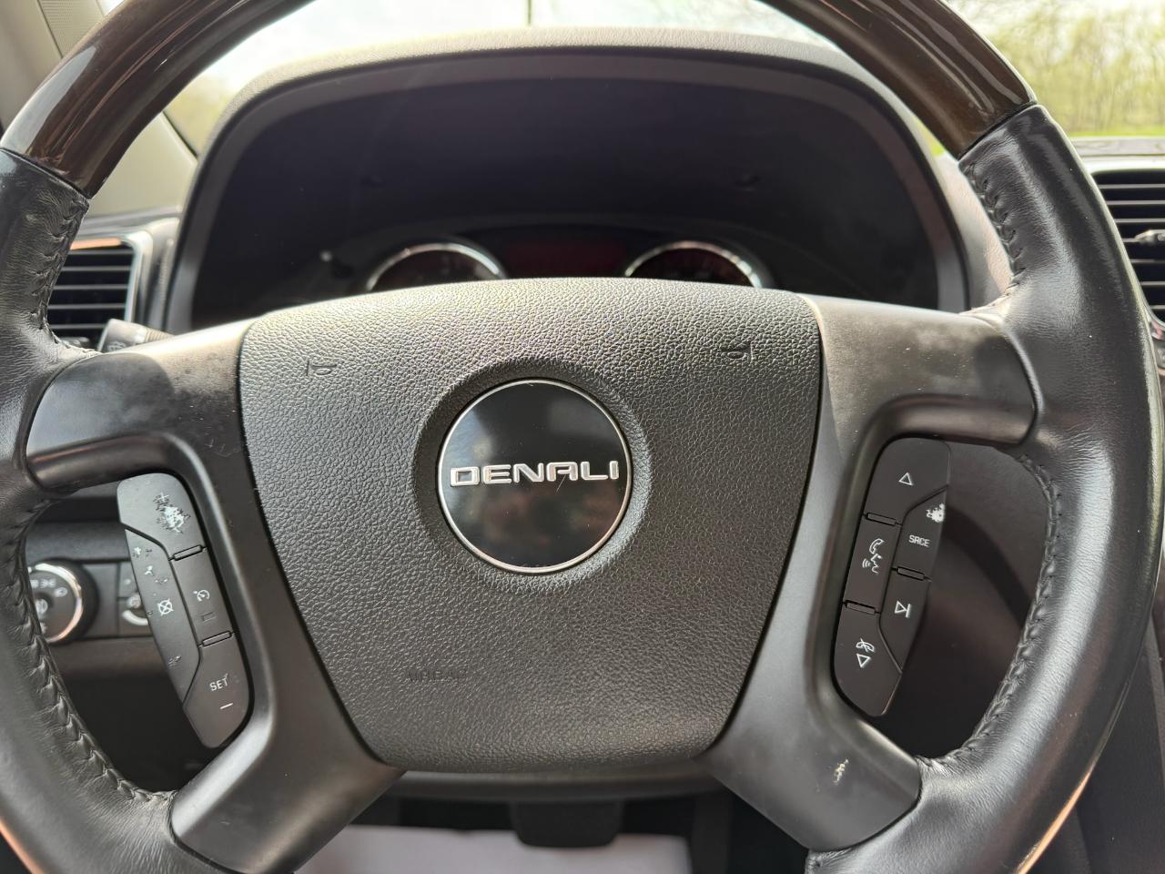 GMC Acadia Denali AWD 2011