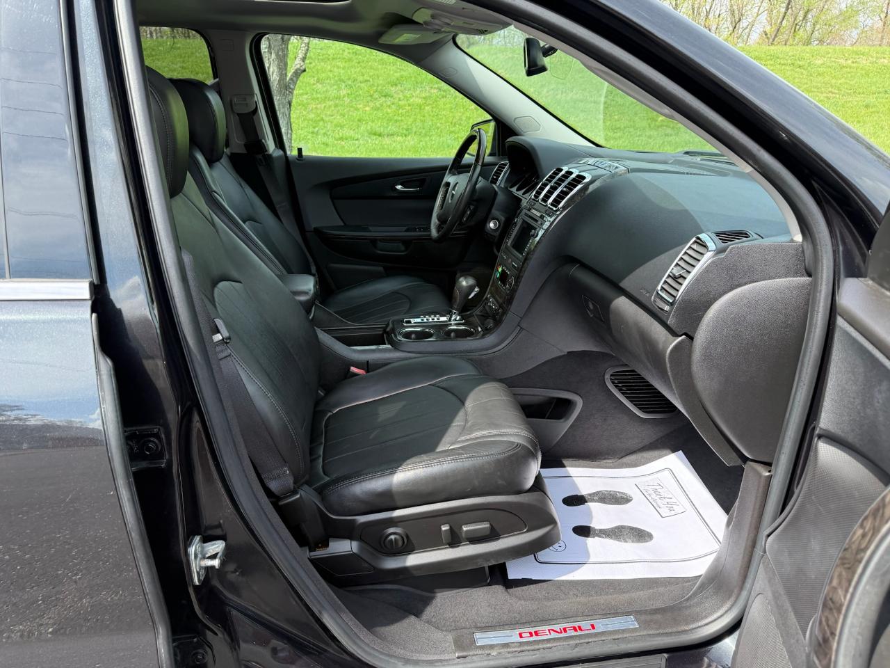 GMC Acadia Denali AWD 2011