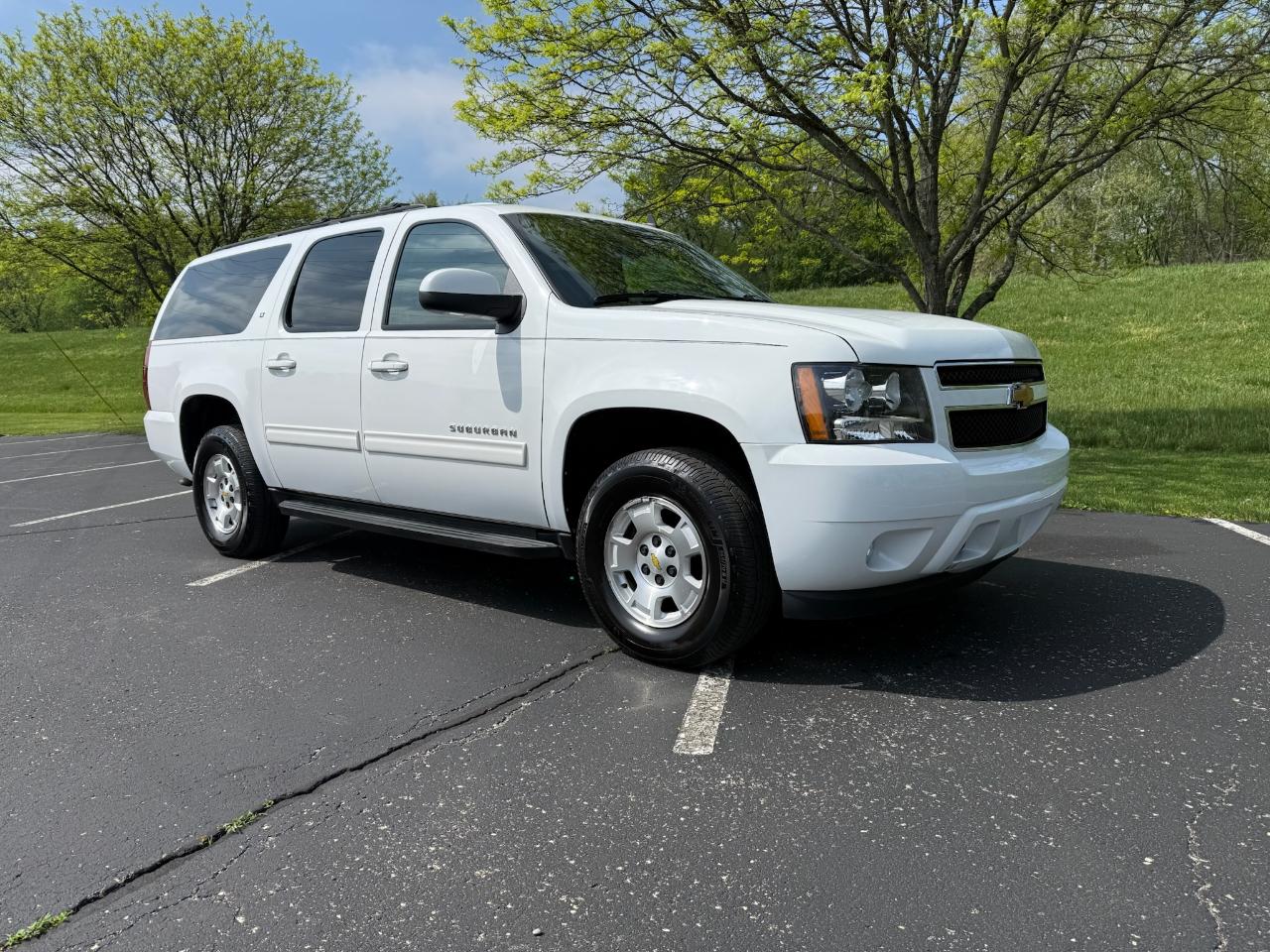 Chevrolet Suburban LT 1500 4WD 2011