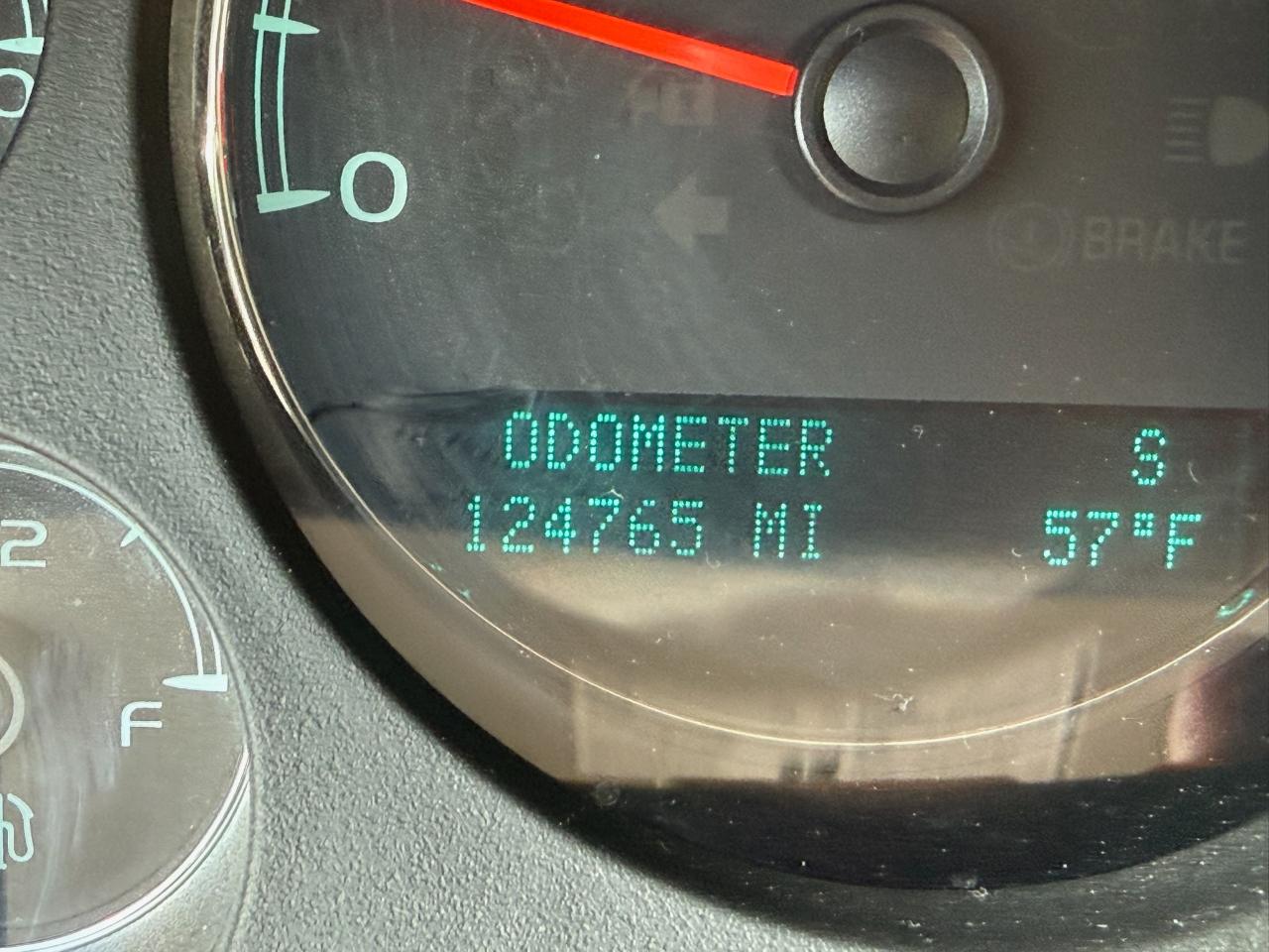 Chevrolet Suburban LT 1500 4WD 2011