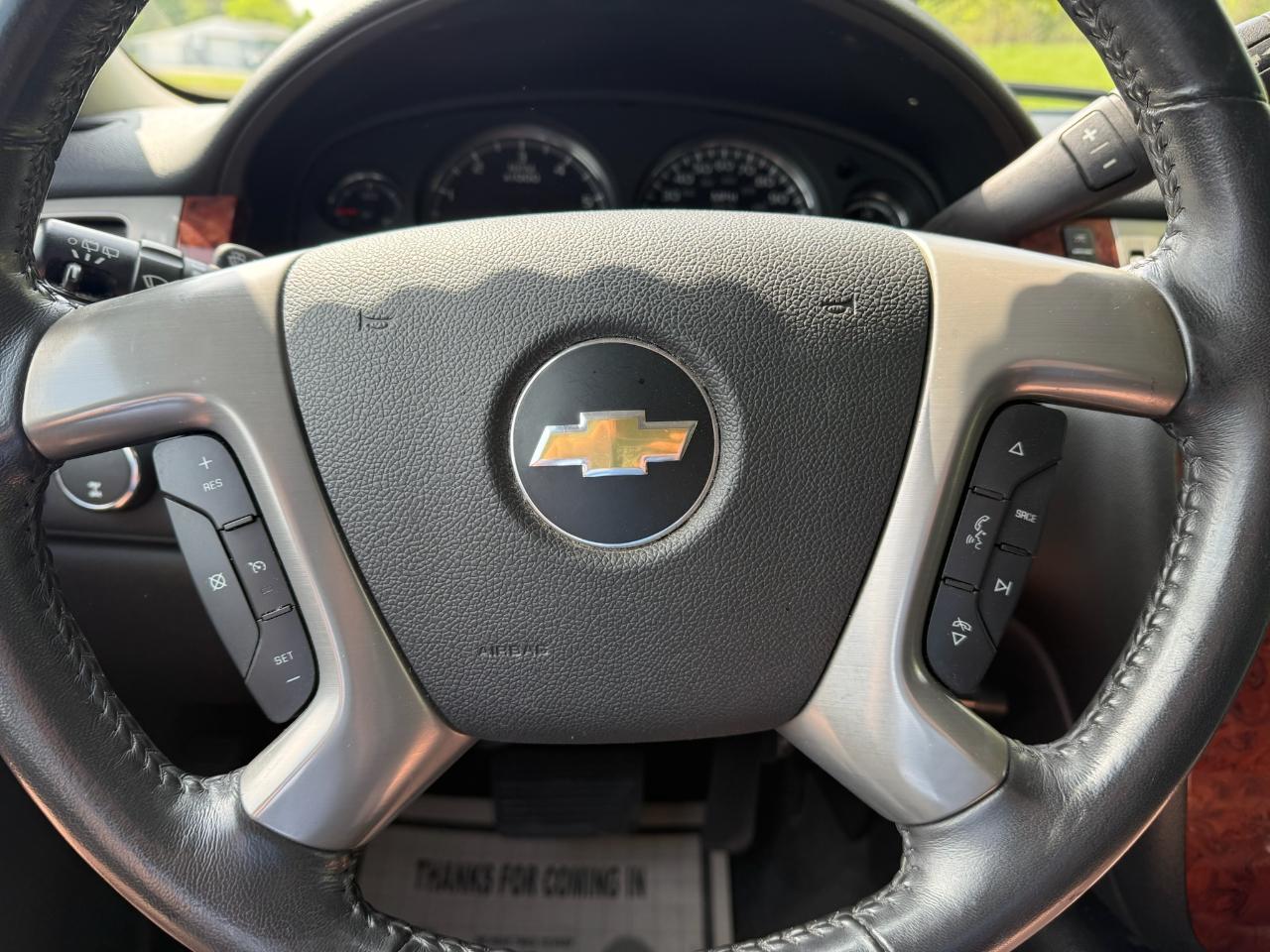 Chevrolet Suburban LT 1500 4WD 2011