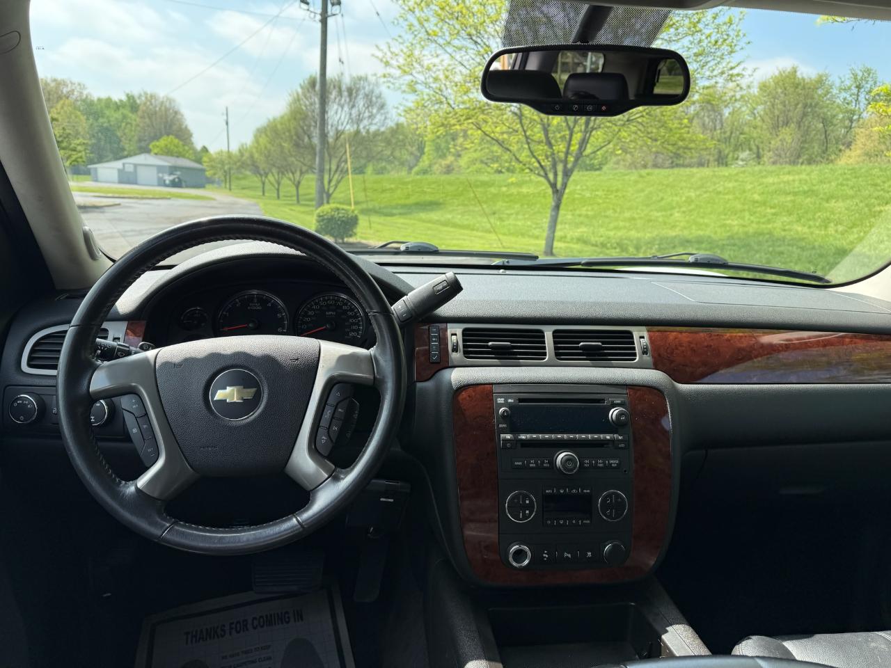 Chevrolet Suburban LT 1500 4WD 2011