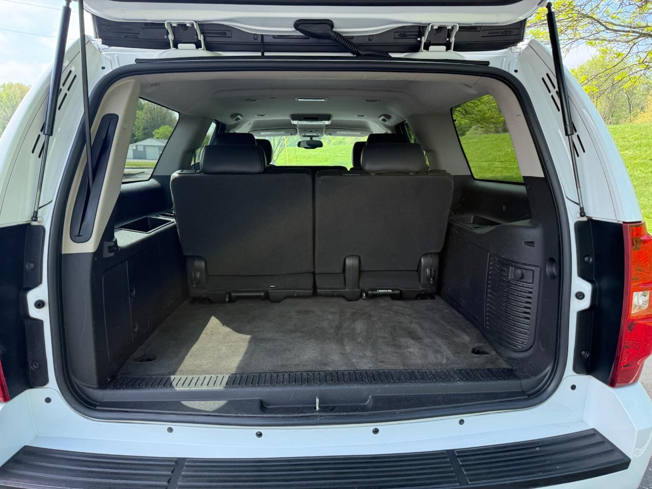 Chevrolet Suburban LT 1500 4WD 2011