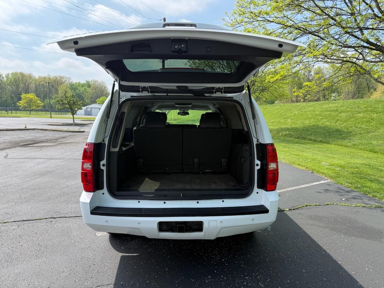 Chevrolet Suburban LT 1500 4WD 2011