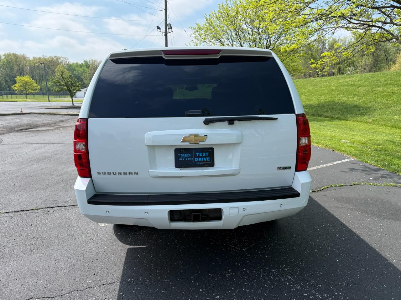 Chevrolet Suburban LT 1500 4WD 2011