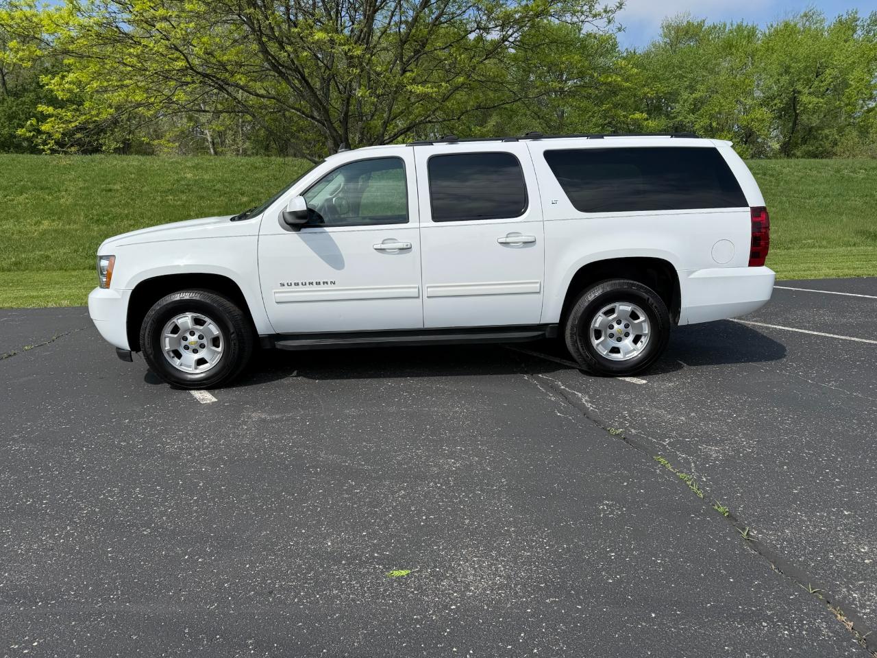 Chevrolet Suburban LT 1500 4WD 2011
