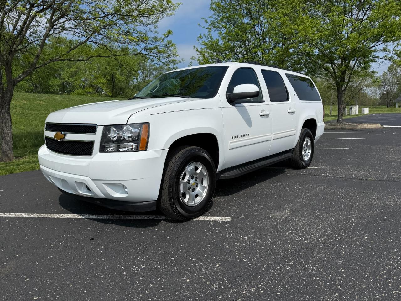 Chevrolet Suburban LT 1500 4WD 2011