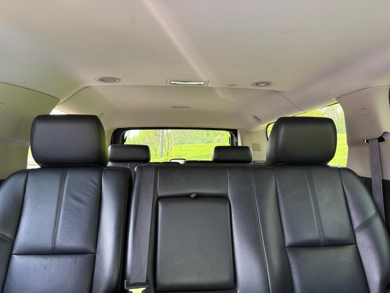 Chevrolet Suburban LT 1500 4WD 2011