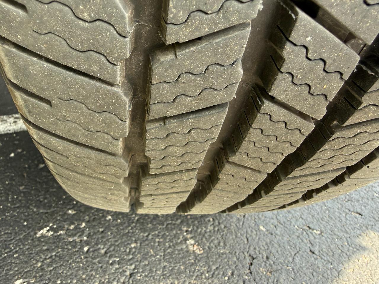 Chevrolet Suburban LT 1500 4WD 2011