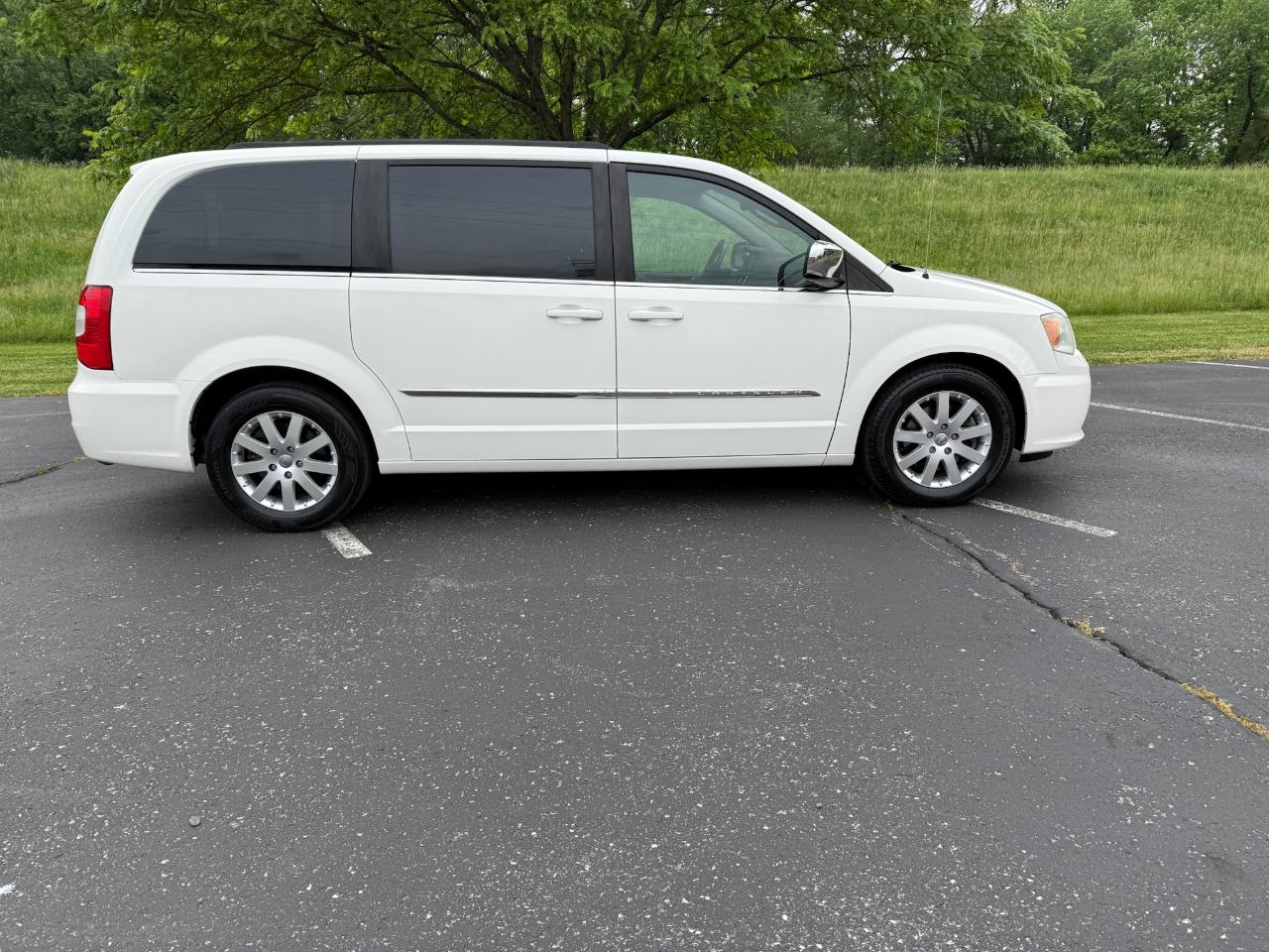 Chrysler Town & Country Touring-L 2012