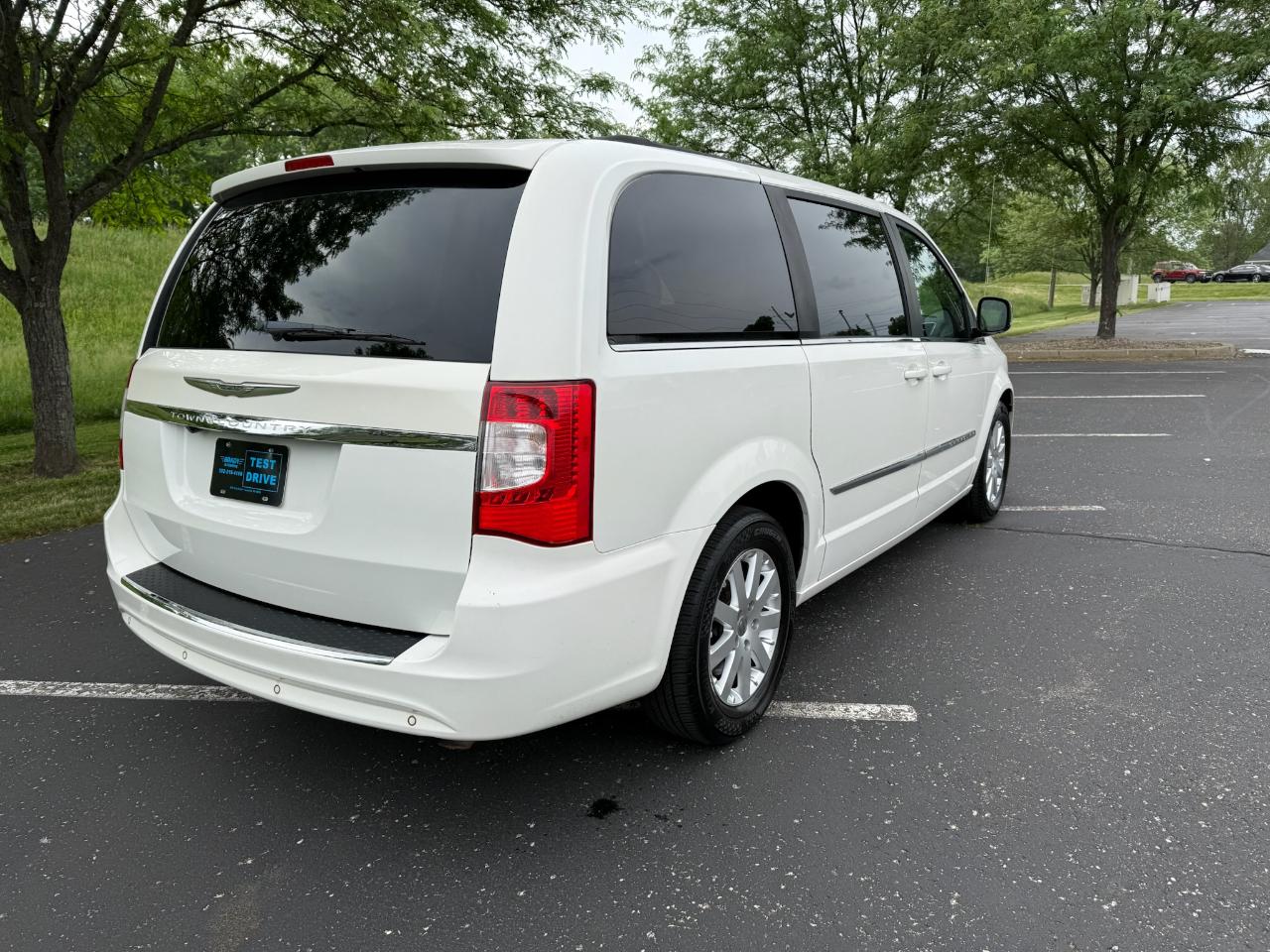 Chrysler Town & Country Touring-L 2012
