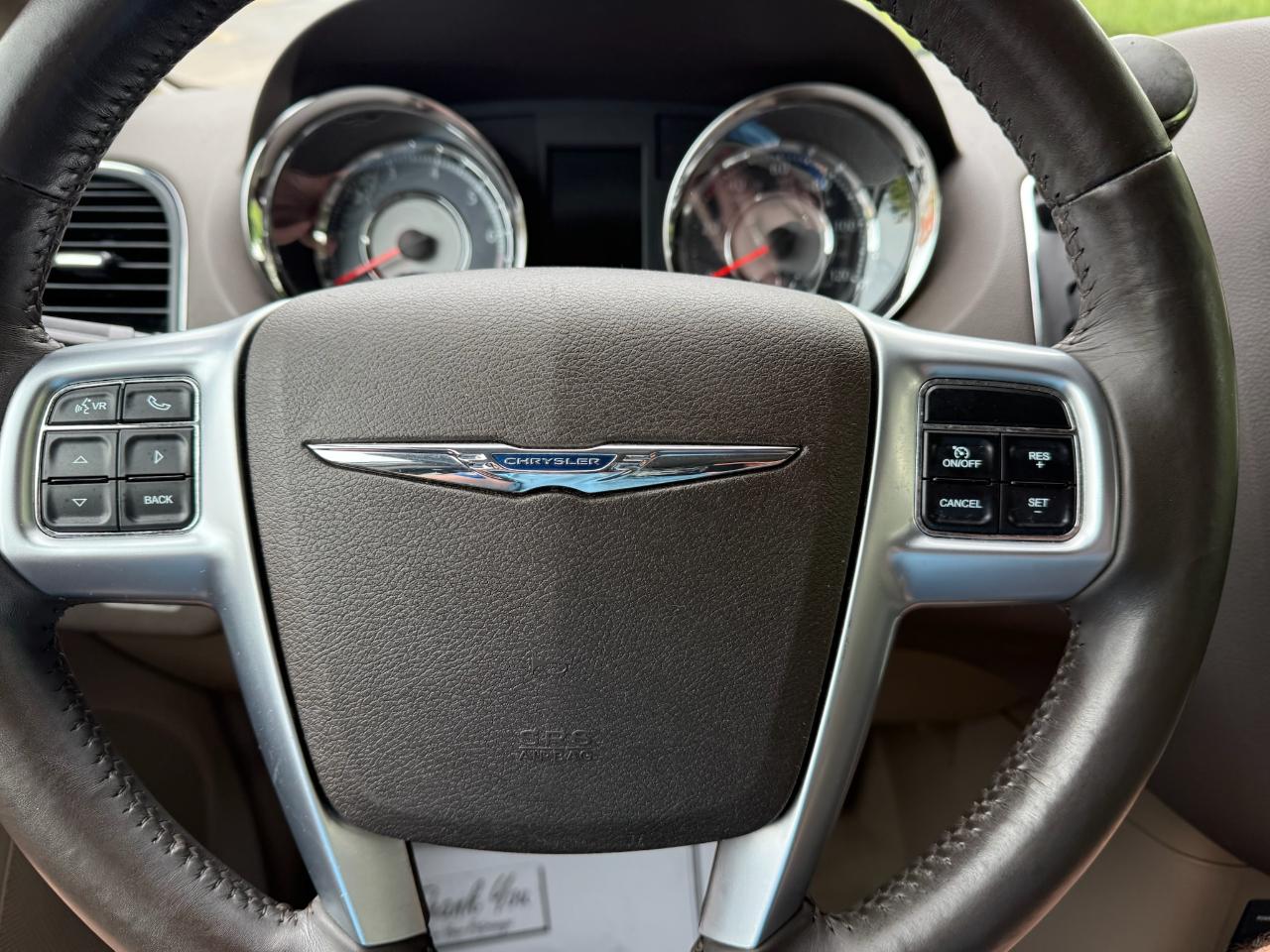 Chrysler Town & Country Touring-L 2012