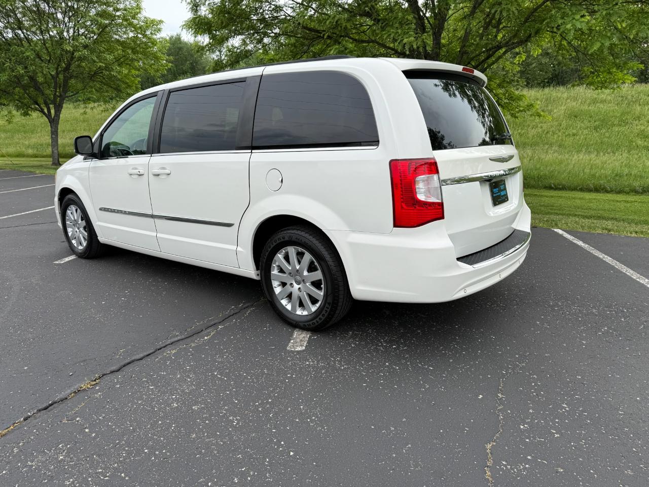 Chrysler Town & Country Touring-L 2012