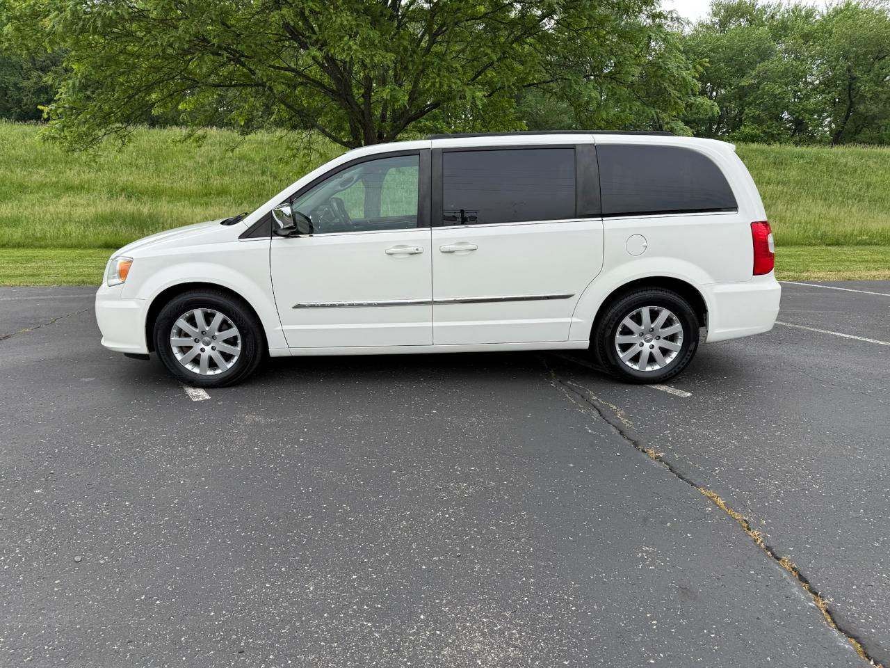 Chrysler Town & Country Touring-L 2012