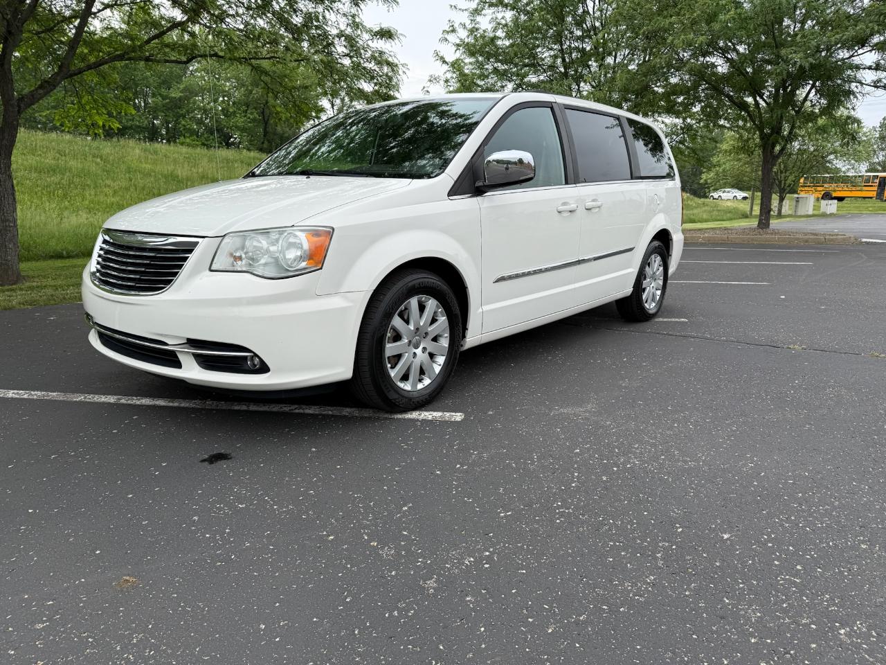 Chrysler Town & Country Touring-L 2012