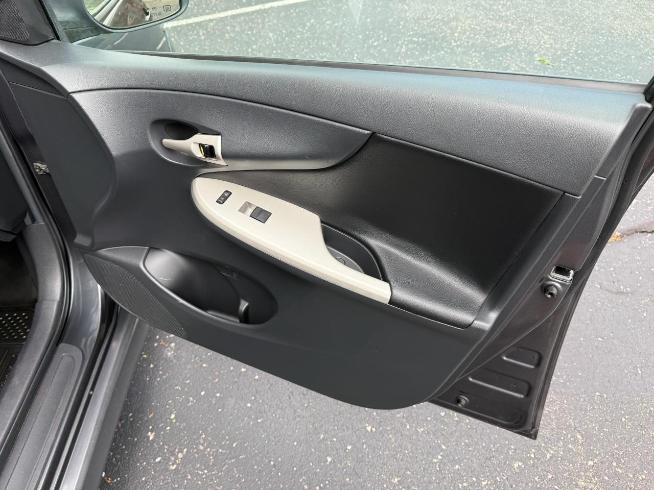 Toyota Corolla S Premium 4D Sedan 2010