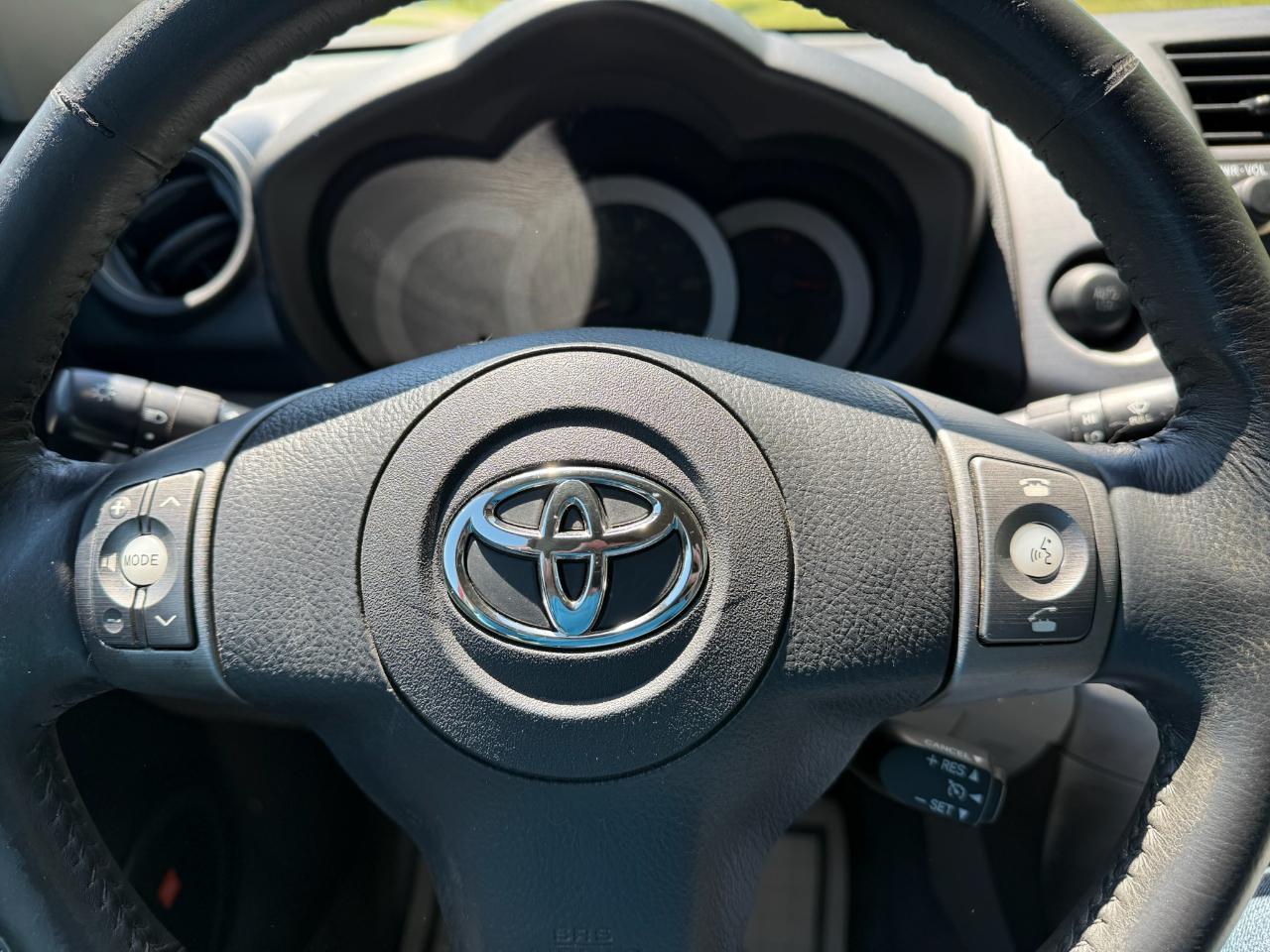 Toyota RAV4 Limited I4 2WD 2007