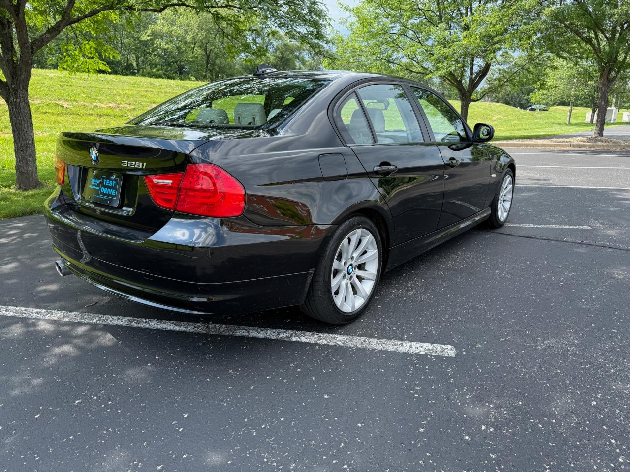 BMW 3-Series 328i 2011