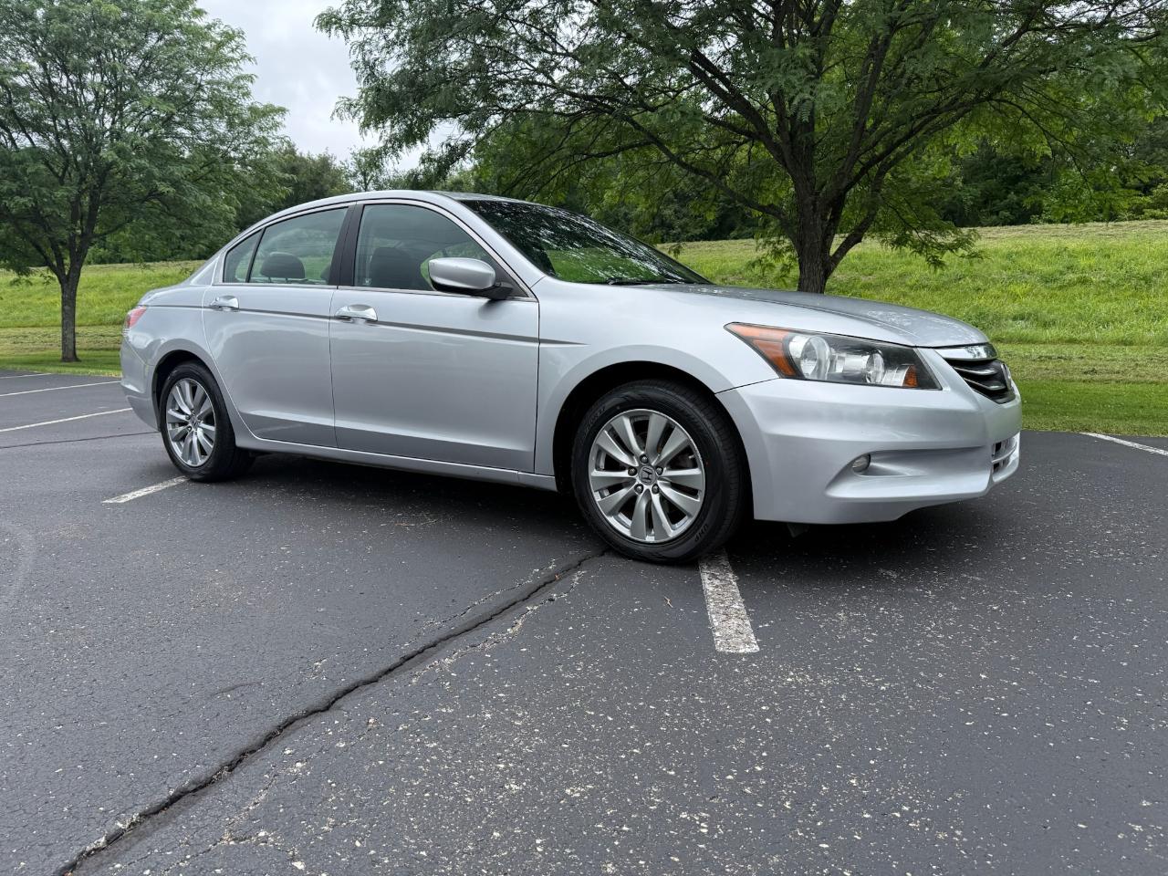 Honda Accord EX-L V-6 Sedan AT 2011