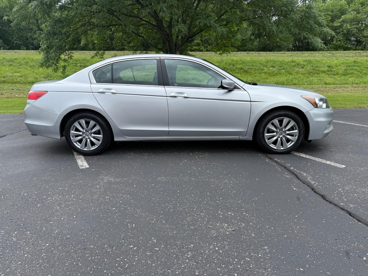 Honda Accord EX-L V-6 Sedan AT 2011