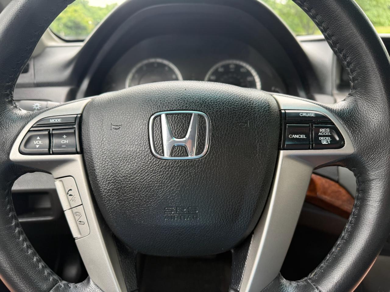Honda Accord EX-L V-6 Sedan AT 2011
