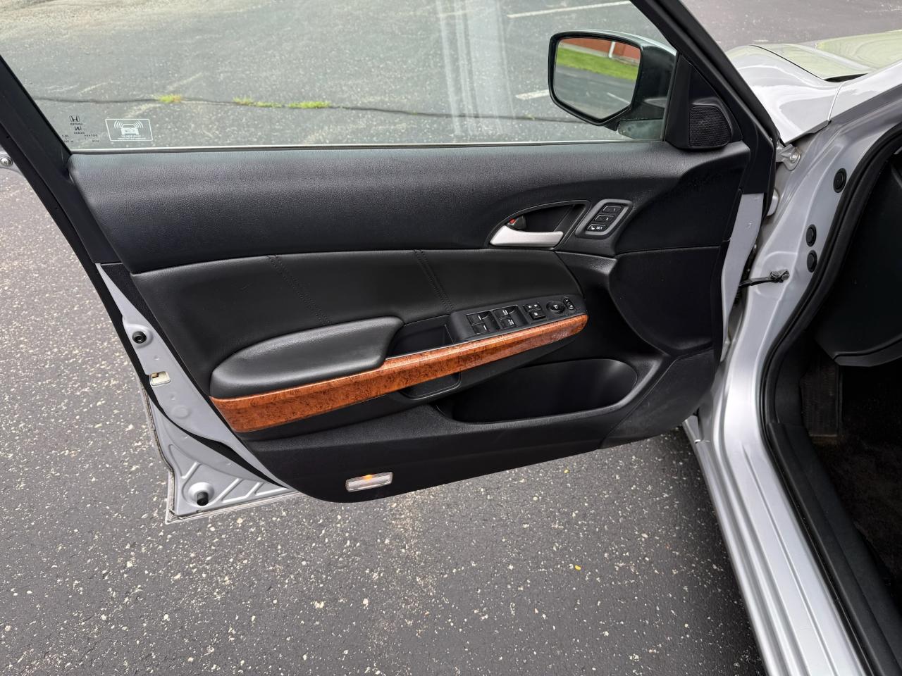 Honda Accord EX-L V-6 Sedan AT 2011